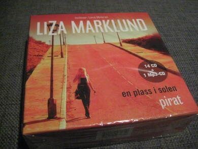 MARKLUND, LIZA: EN PLASS I SOLEN. Kriminalroman, lest av Lena Meieran. Ca 15.5 timer.