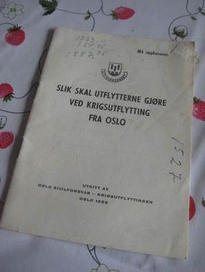 SLIK SKAL UTFLYTTERNE GJØRE VED KRIGSUTFLYTTING FRA OSLO. Fra Oslo sivilforsvar- krigsutflyttingenm . 1956.