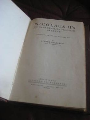 GILLIARD: NICOLAUS II's OG HANS FAMILIES TRAGISKE SKJÆBNE. Tretten år ved det russiske hof. MCMXXII.