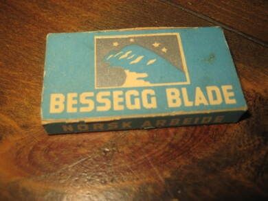 Eske med innhold, BESSEGG BLADE, 60 tallet