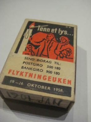 Fyrstikkeske uten innhold, reklame for TENN ET LYS, FLYKTNINGUKEN. 60 tallet.