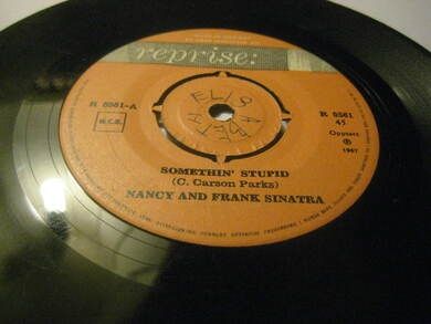 NANCY AND FRANK SINATRA: SOMETHING STUPID.