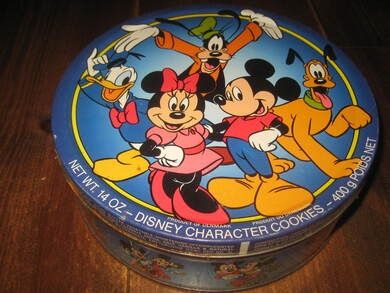 Pen DISNEY boks, ca 20 cm i diameter, 8 cm høg.