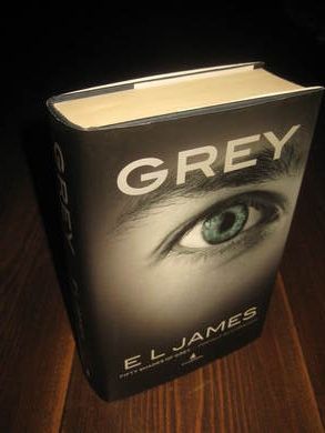 JAMES, EL: GREY. 2015.