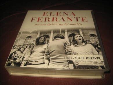 FERRANTE, ELENA: DEI SOM FLYKTER OG DEI SOM BLIR. 12 CD, 15.20timer.