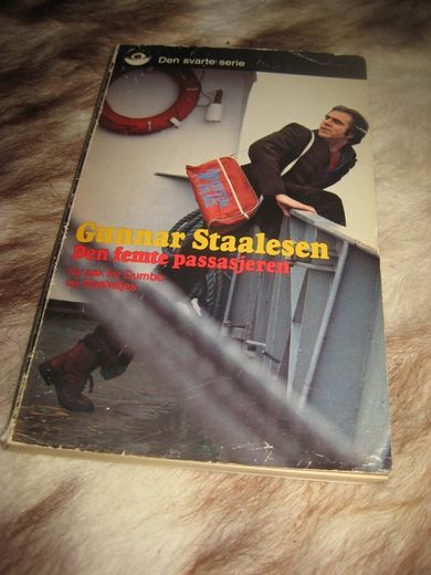 STAALESEN: DEN FEMTE PASSASJEREN. Bok nr 142, 1978.