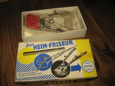 Eske med innhold, der HEIM FRISEUR. Home barber kit. 60 tallet. 