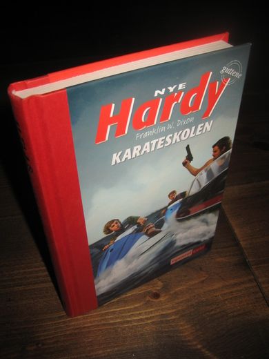 Dixon: Nye Hardy guttene. Karateskolen. Bok nr 9, 2010.