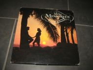 ALBUM: MORE REMEMBERS. Masse kjendte artister på 4 LP, strøkent, et godt kjøp. 1986.