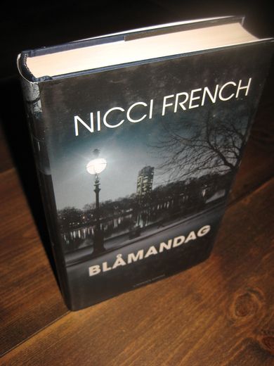 FRENCH, NICCI: BLÅMANDAG. 2012.