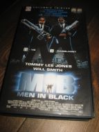 MEN  IN BLACK. 1997, 98 MIN, 11 ÅR