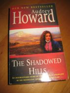 Howard, Audrey: THE SHADOWED HILLS. 1996.