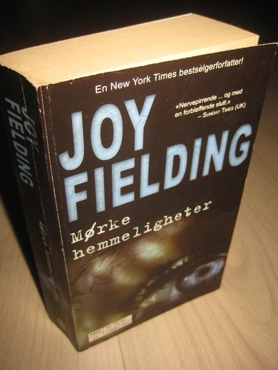 FIELDING, JOY: MØRKE HEMMELIGHETER. 2010.