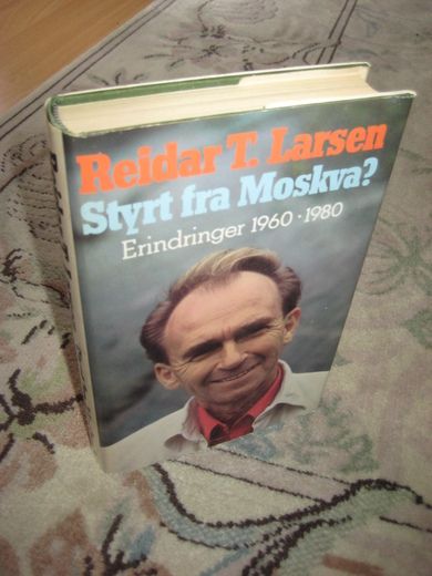 LARSEN, REIDAR: Styrt fra Moskva? Erindringer 1960-1980. 1980.