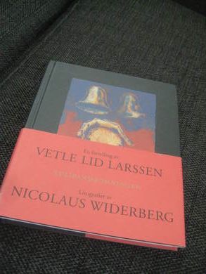 LARSSEN, VETLE LID: TULIPANDRONNINGEN. 1998.