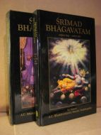 BHAGAVATAM, SRIMAD:  Anden bog, første og anden del. Den kosmiske manifestasjon. 1985.