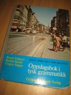 SAGEN: OPPSLAGSBOK I TYSK GRAMMATIKK. 1970