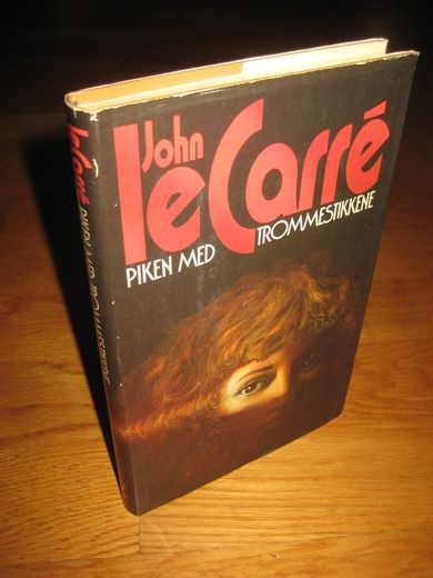 LE CARRE: PIKEN MED TROMMESTIKKENE. 1985.