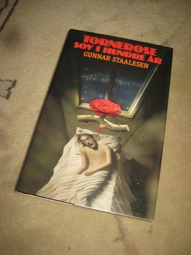 STAALESEN, GUNNAR: TORNEROSE SOV I HUNDRE ÅR. 1989.