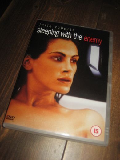 JULIA ROBERTS: sleeping with the enemy. 15 år.