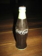 Liten suvenierflaske Coca Cola, fra Phillipines, ca 14 cm høg.