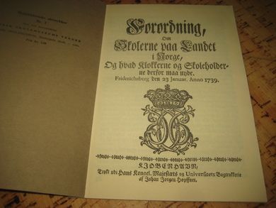 Forordning om Skolerne paa Landet i Norgeog hvad Klokkerne og Skoleholderne derfor maa nyde. Friderichsberg, 23. januar Anno 1739.