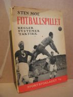 MOE: FOTBALLSPILLET. REGLER, SYSTEMER, TAKTIKK. 1947.