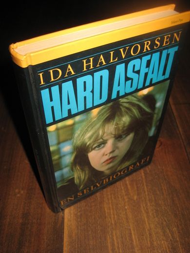 HALVORSEN, IDA: HARD ASFALT. EN SELVBIOGRAFI. 1998. 