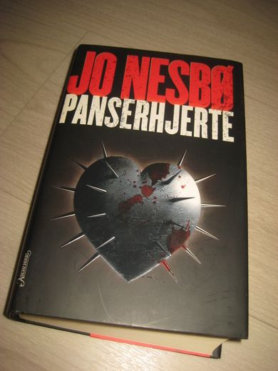 NESBØ, JO: PANSERHJERTE. Ny krim med Harry Hole. 2009.