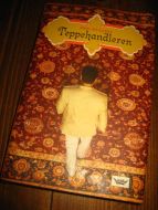 MULLINS: TEPPEHANDLEREN. 2007.