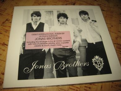 JOHNAS BROTHERS.: Debut internasjonal album. 