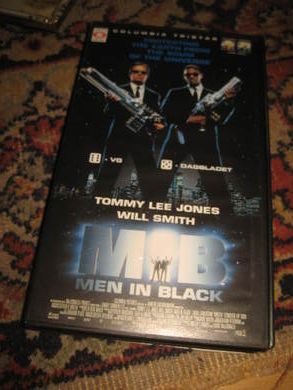 MEN IN BLACK. 1997, 11 ÅR, 98 MIN. 