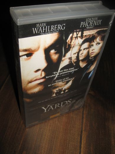 THE YARDS. 1999, 110 MIN, 15 ÅR