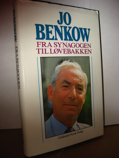 BENKOW, JO: FRA SYNAGOGEN TIL LØVEBAKKEN. 1985.