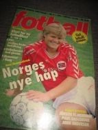 1990,nr 004, fotball