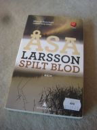 LARSSON, ÅSA: SPILT BLOD. 2010.