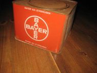 Boks uten innhold, BAYER, ca 16*16 cm stor, 12 cm høg. 50-60 tallet