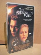 THE ASTRONAUT'S WIFE. 1999, 15 ÅR, 105 MIN.