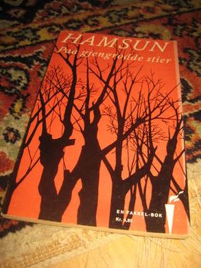 HAMSUN: PAA GJENGRODDE STIER. 1964