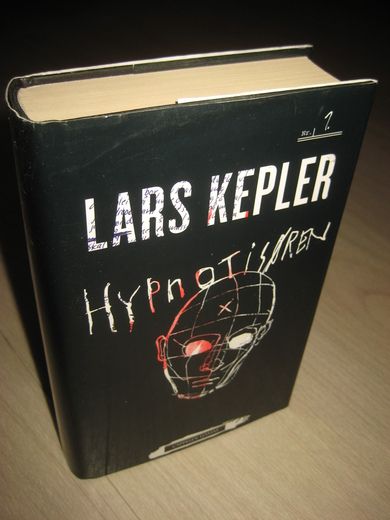 KEPLER, LARS. HYPNOTISØREN. 2010.