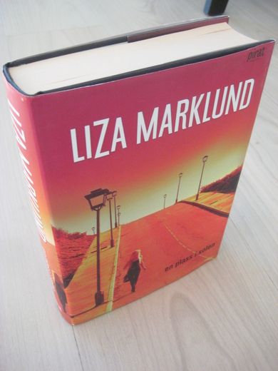 MARKLUND, LIZA: en plass i solen. 2008.