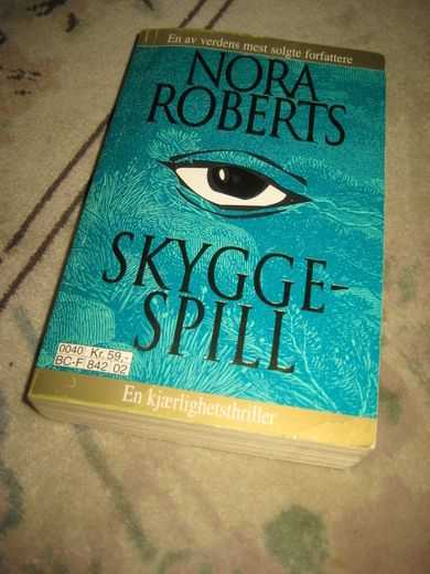 ROBERTS, NORA: SKYGGESPILL. 1999. 