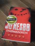 NESBØ, JO: SNØMANNEN. Krim med Harry Hole. 2009.