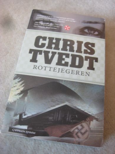 TVEDT, CHRIS. ROTTEJEGEREN. 2010.