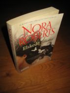 ROBERTS, NORA: ELSKEDE JACKIE. 2015.