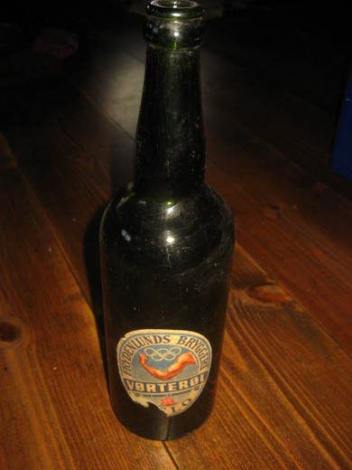 Gammel flaske med tjukkt glass, VØRTERØL, fra FRYDENLUNDS BRYGGERI, 1951. 