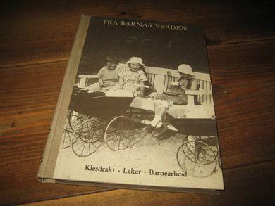 Fra barnas verden. Klesdrakter- Leker- Barnearbeid. 1983. 