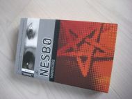 NESBØ, JO: MAREKORS. 2007.