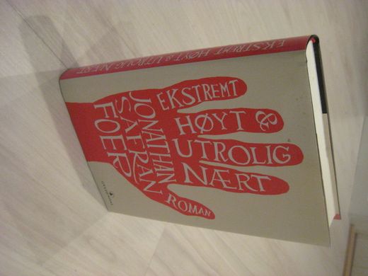 FOER: EKSTREMT HØYT & UTROLIG NÆRT. 2005. 