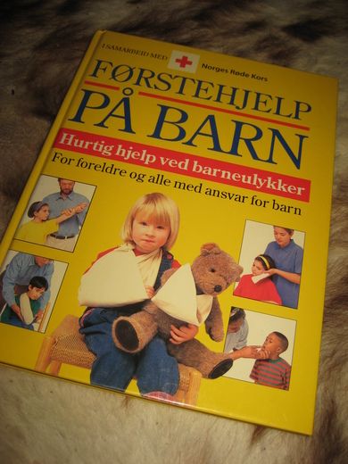 FØRSTEHJELP PÅ BARN. 1999. 